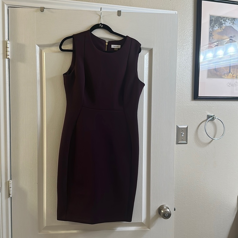 Bodycon with gold zipper no slit.